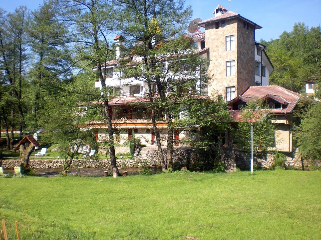 Hotel Paradise Place Kalofer Exterior foto