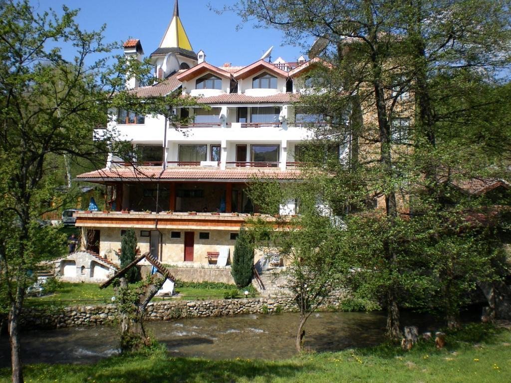 Hotel Paradise Place Kalofer Exterior foto