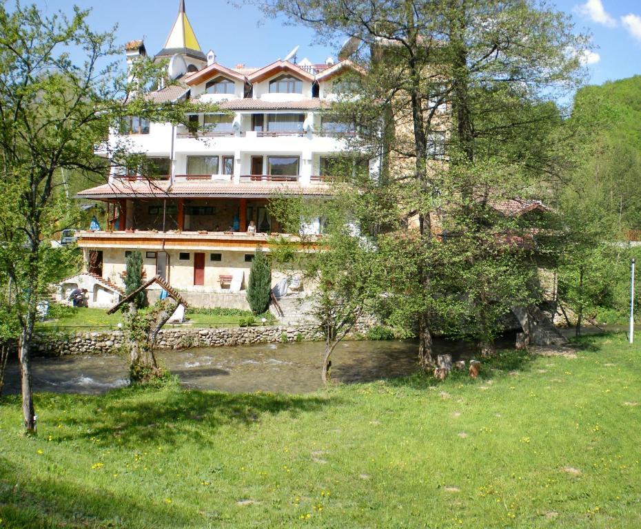 Hotel Paradise Place Kalofer Exterior foto